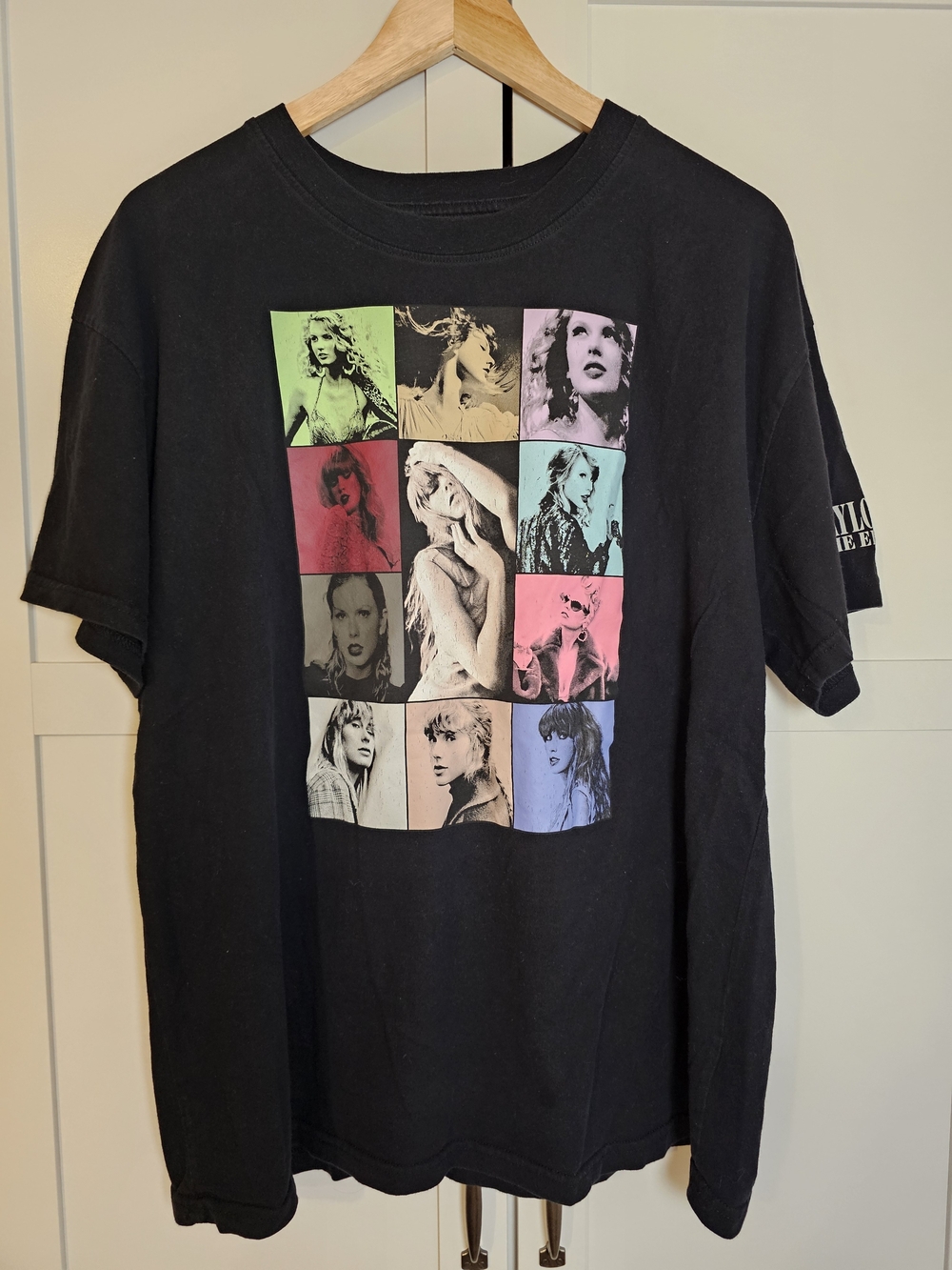 Official Taylor Swift The Eras Tour 2023-2024 Black Graphic T-Shirt XL
